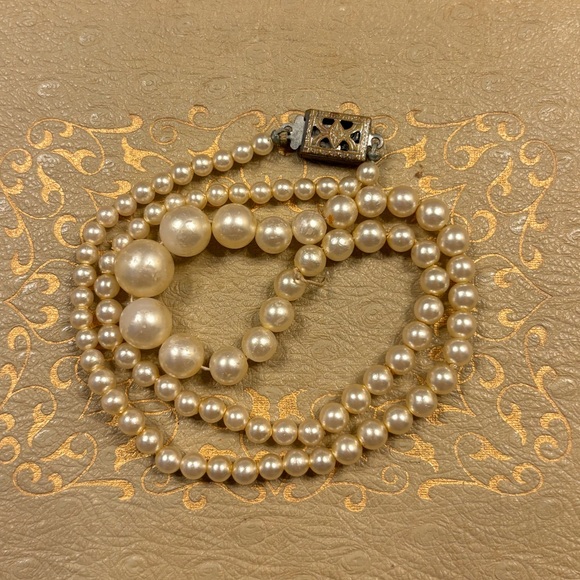 Jewelry - Vintage pearl necklace